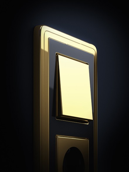 Двухместная комбинация клавишного выключателя и розетки с заземляющими контактами, Gira ClassiX, латунь